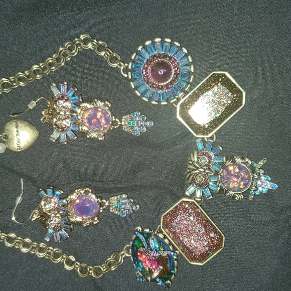 Betsey Johnson earrings and necklace set - Picture 4 of 5
